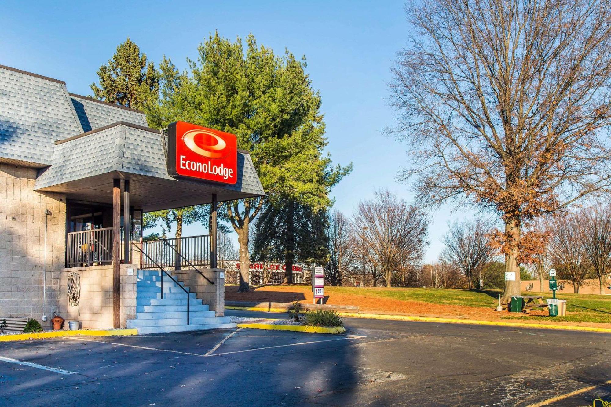 Econo Lodge Milldale - Southington Exterior photo